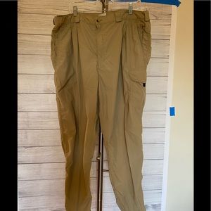 TravelSmith Men’s XXLarge Pants. Khaki. Perfect for travel or a day of hiking.